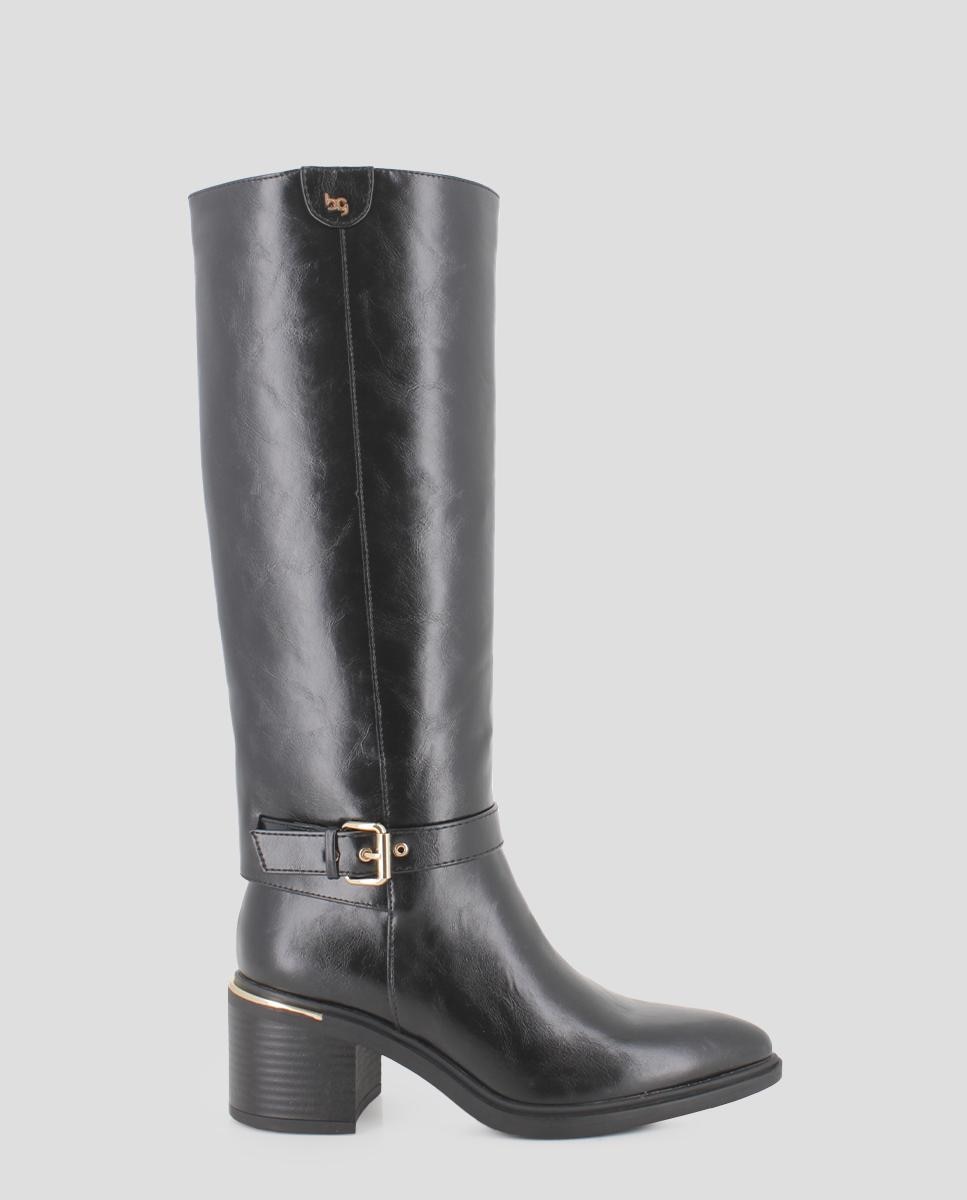 Imagem 0 de Botas Básicas de Cano Alto e Detalhes Metálicos