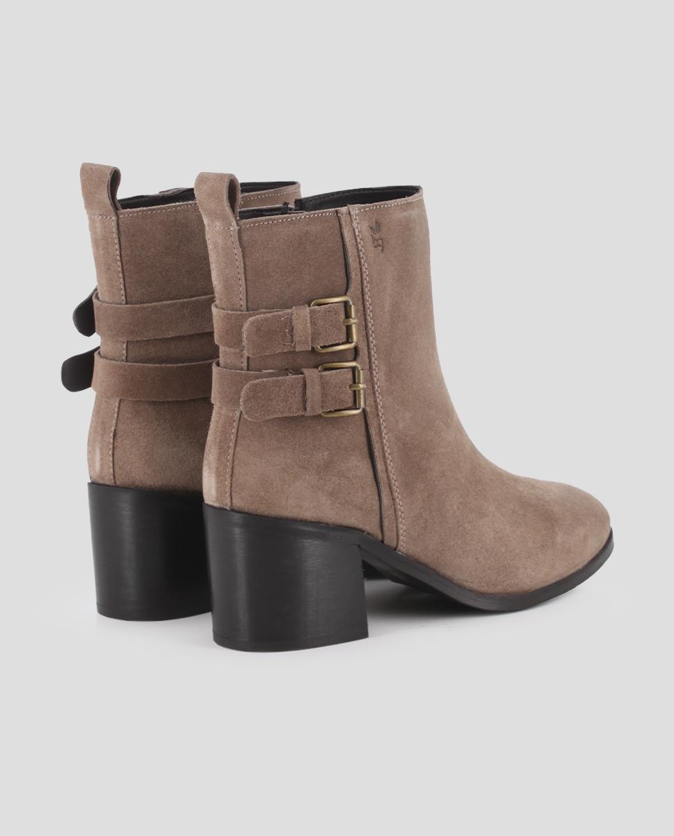 Botins em Pele Camurça com Fivelas na Lateral e Tacão Largo Camel-3