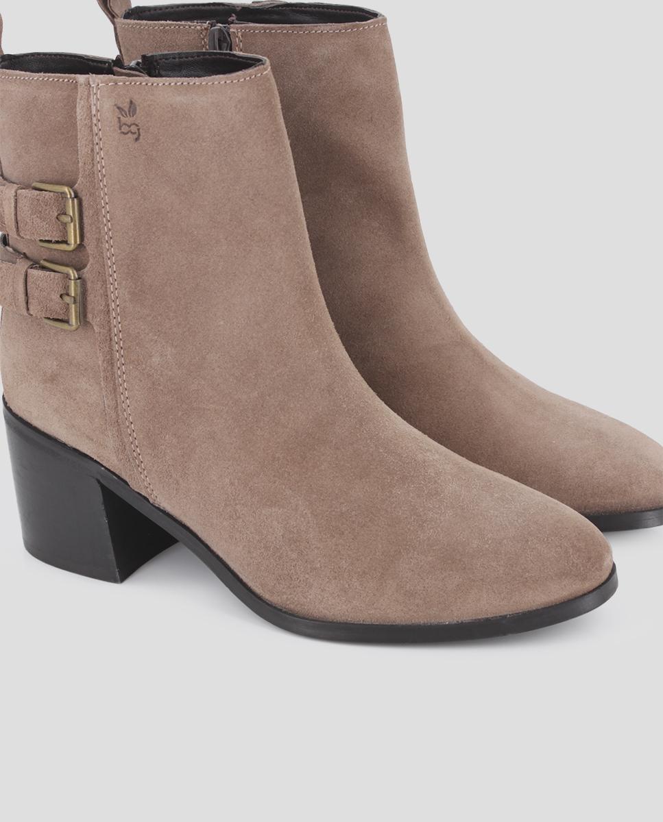 Botins em Pele Camurça com Fivelas na Lateral e Tacão Largo Camel-4