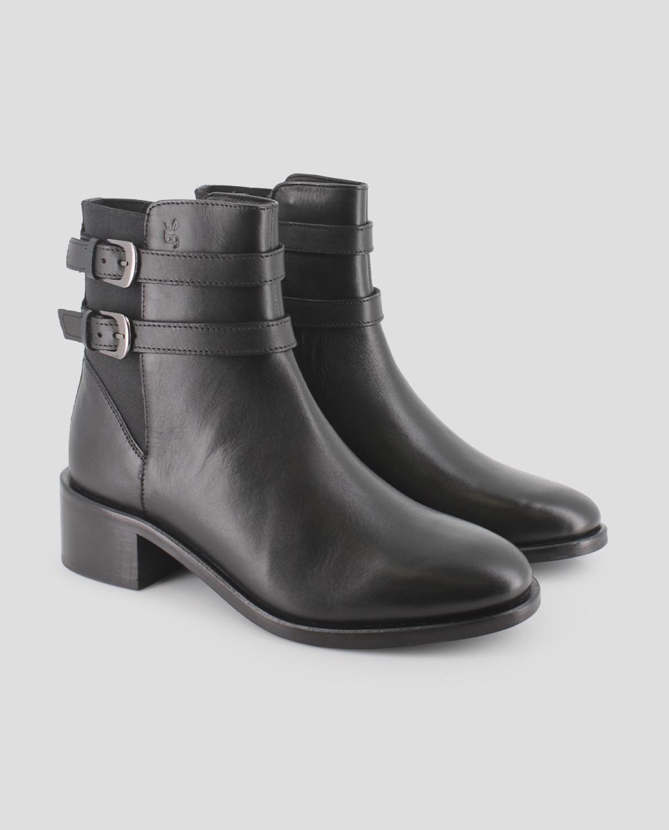 Botins de Salto Baixo com Detalhe de Fivelas Preto-2