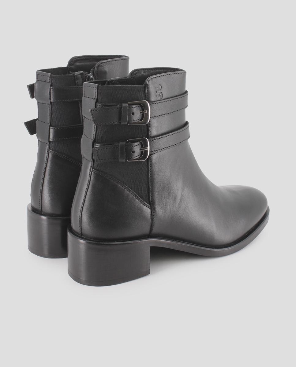 Botins de Salto Baixo com Detalhe de Fivelas Preto-3