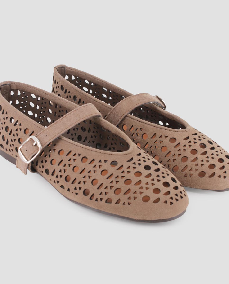 Sabrinas Rasas de Pele com Tira no Peito Do Pé Taupe-4