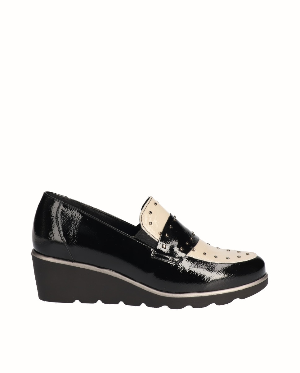 Imagem 0 de Mocassins com Cunha em Pele com Tachas