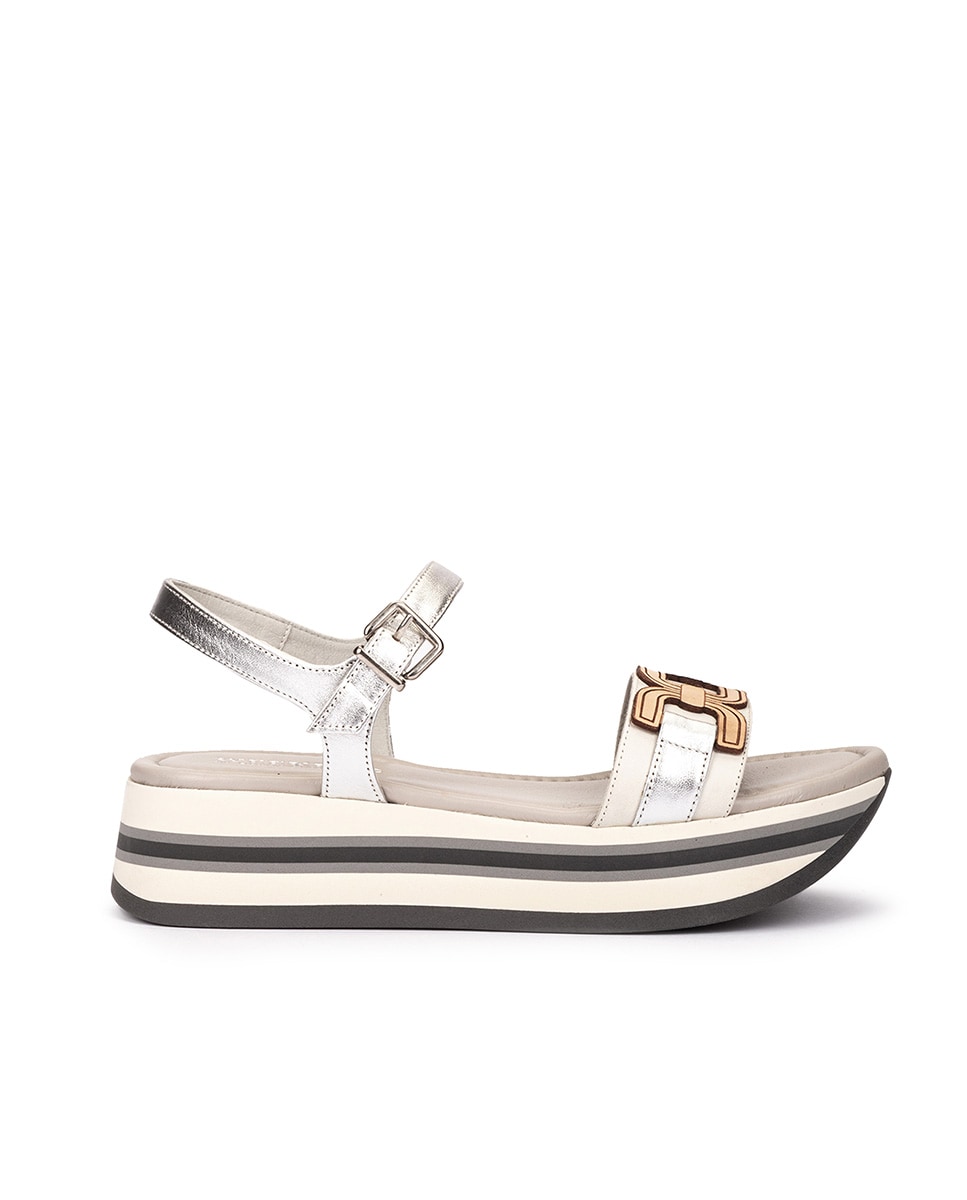 Sandálias de Plataforma com Fivela e Adorno Prateado-1