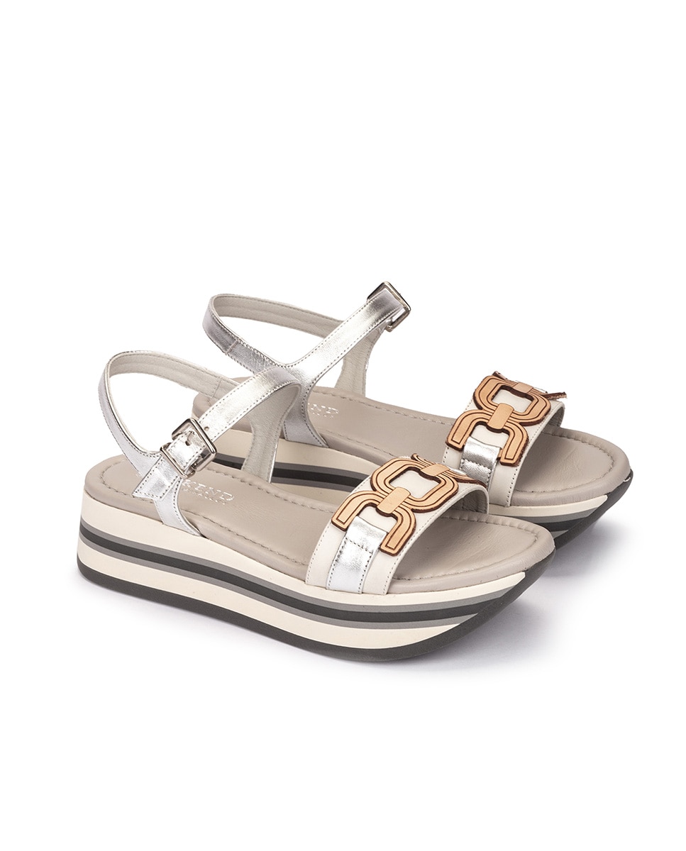 Sandálias de Plataforma com Fivela e Adorno Prateado-2