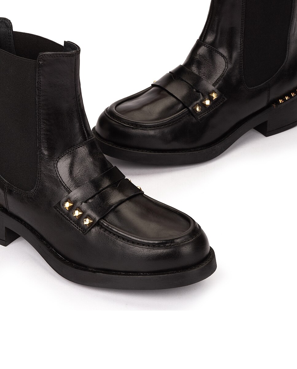 Botins Rasos com Tachas e Elástico Preto-4