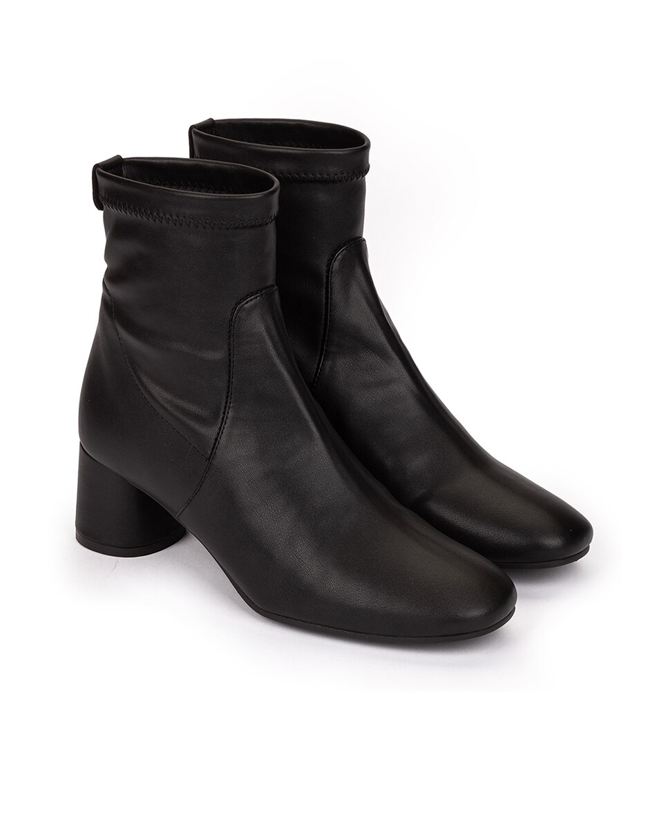 Botins de Salto Baixo e Redondo Preto-2