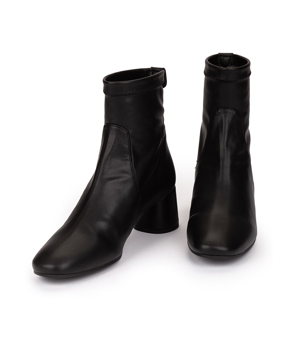 Botins de Salto Baixo e Redondo Preto-3