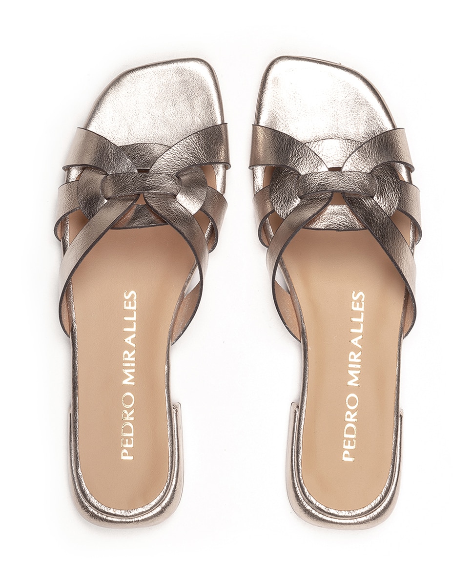 Sandálias Rasas de Pele Dourado-3