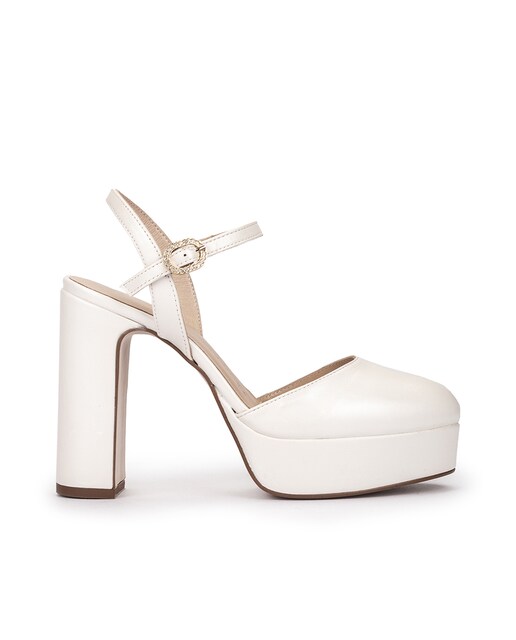 Imagem 0 de Sapatos de Salto com o Calcanhar Aberto e Fivela de Brilhos