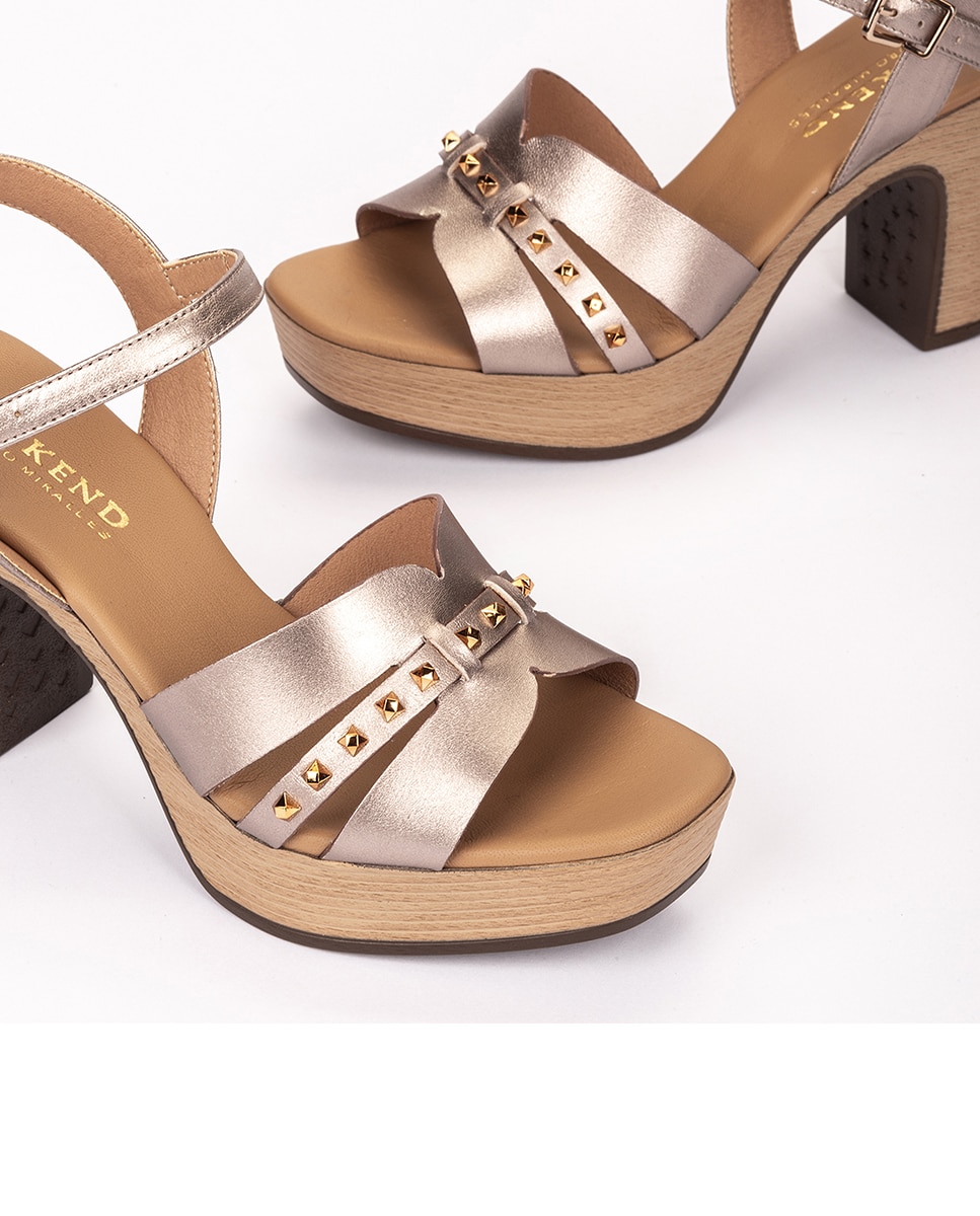 Sandálias de Salto com Tachas e Fivela Dourado-4