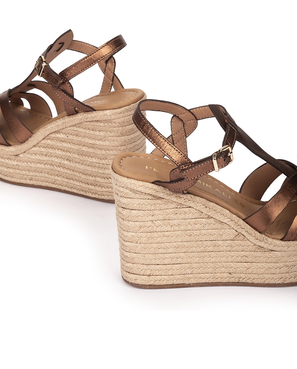 Sandálias de Cunha em Pele com Fivela Castanho-4