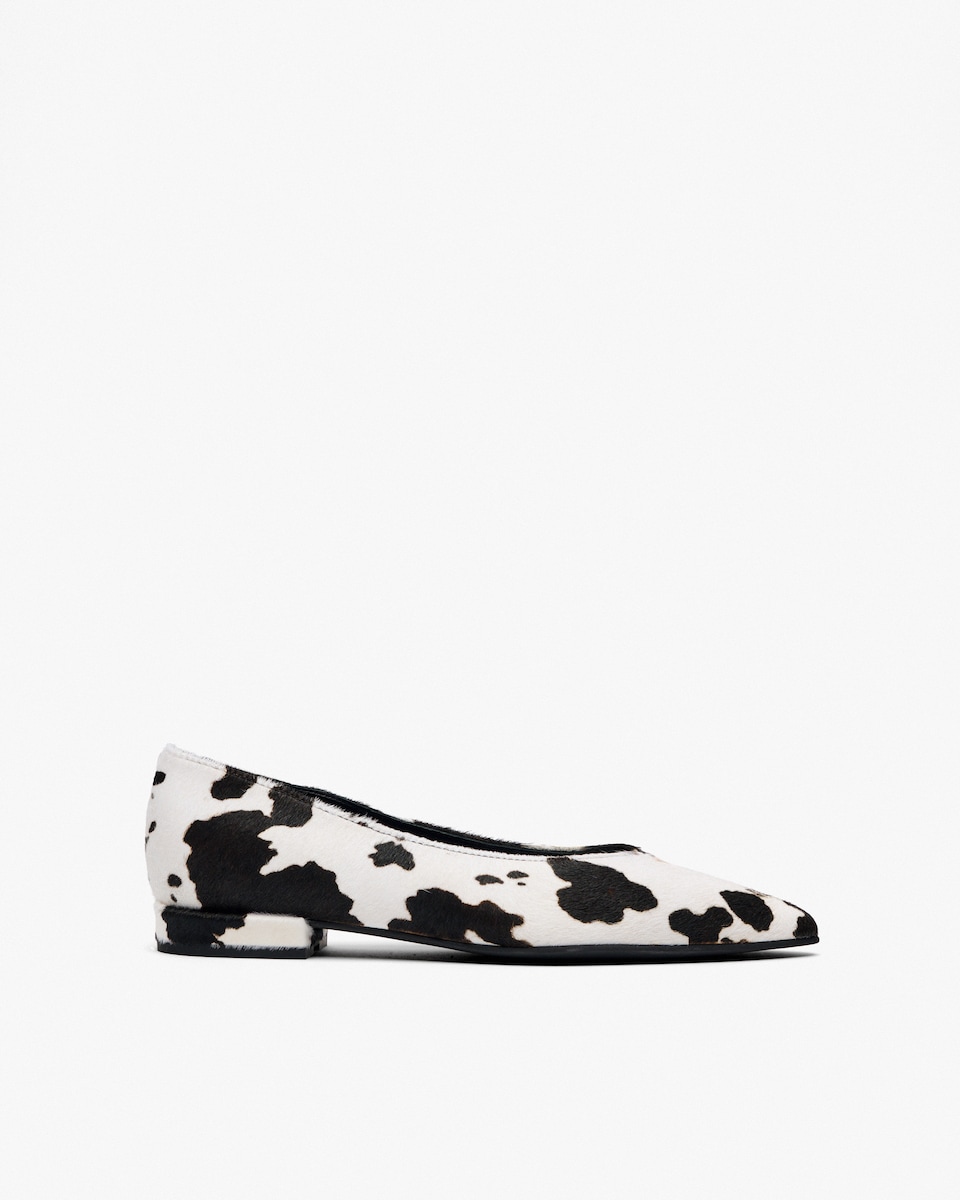 Bailarinas Rasas com Estampado de Vaca Branco-1