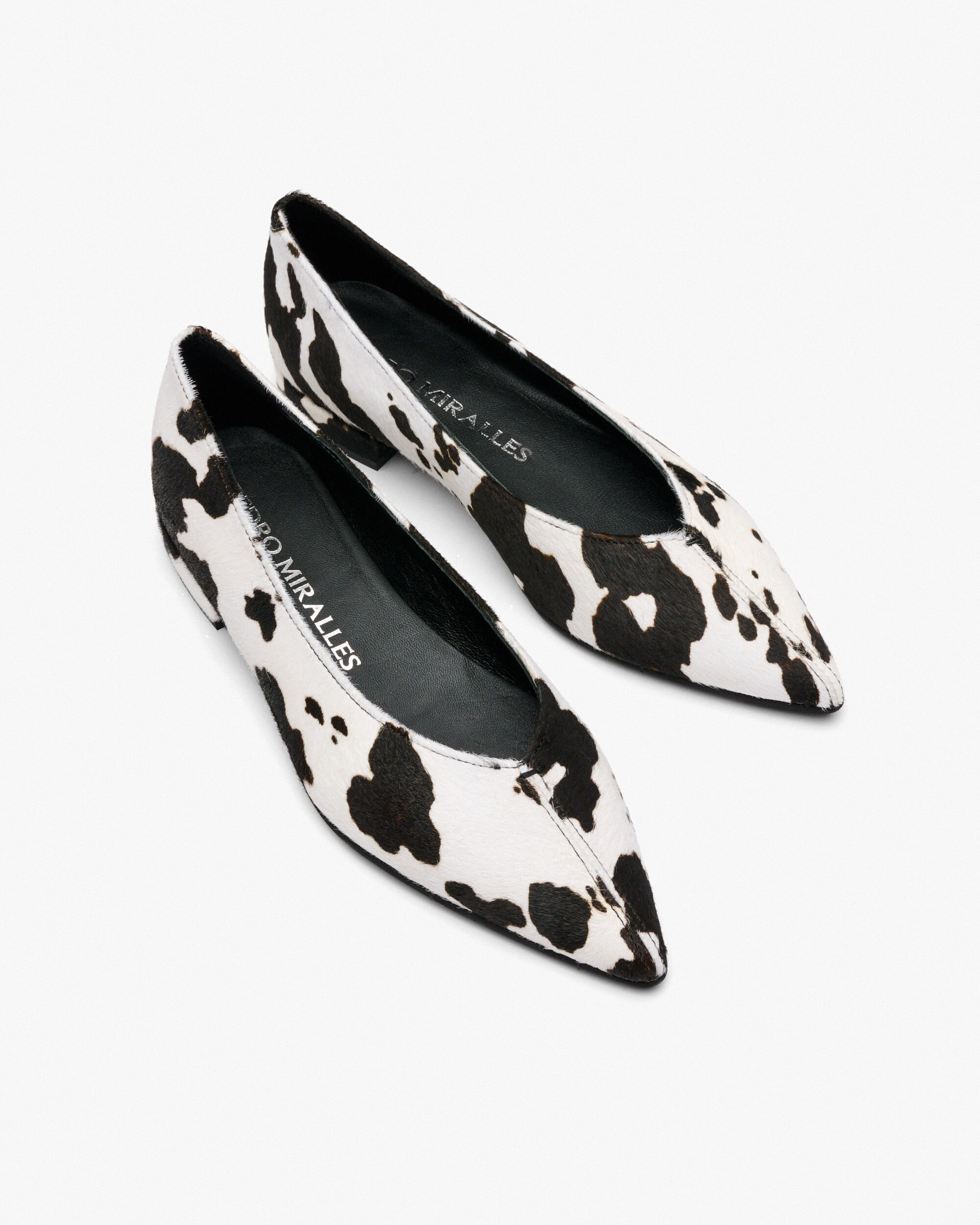 Sabrinas Rasas com Estampado de Vaca Branco-2