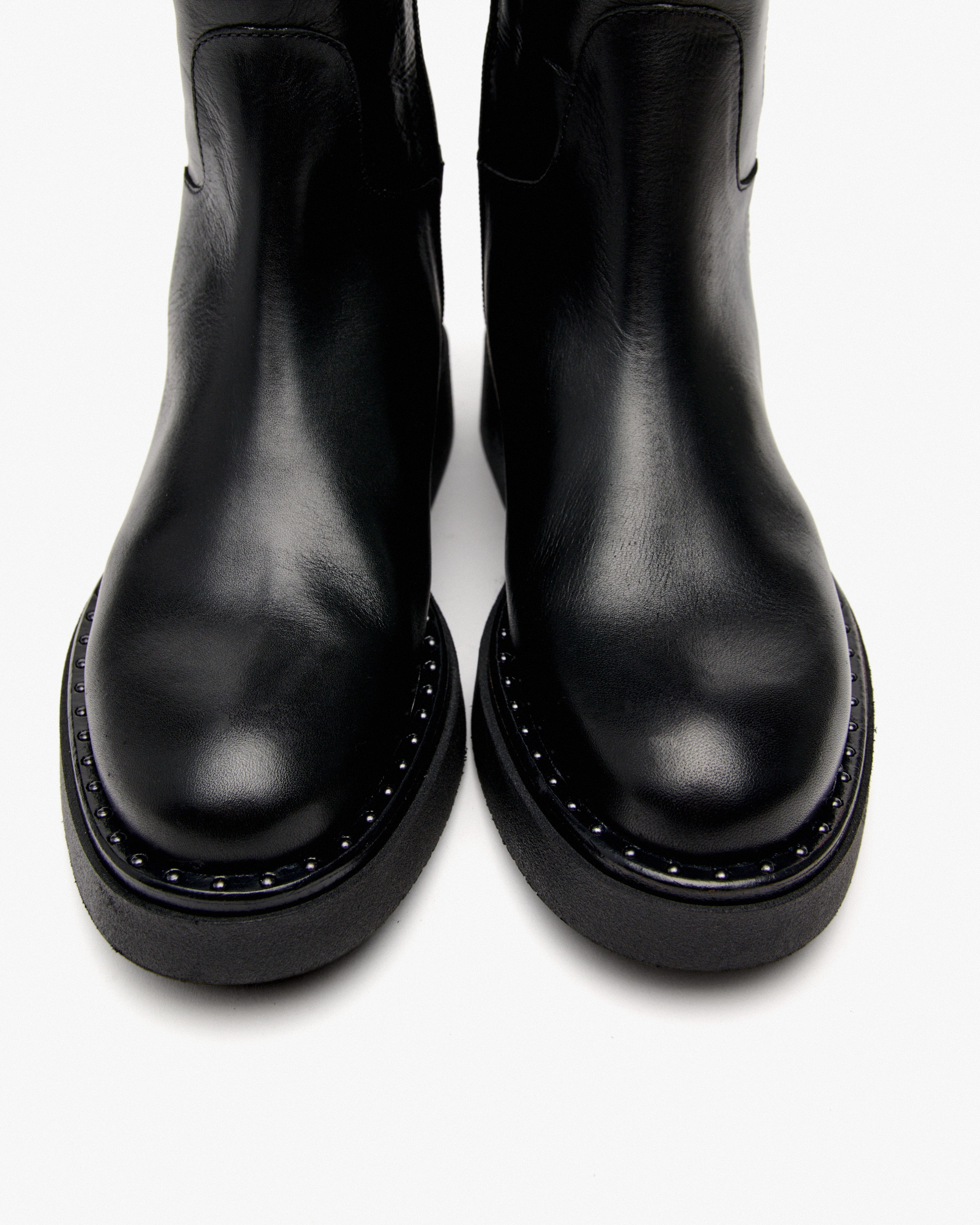 Botas de Pele Assimétricas com Gravado Preto-3
