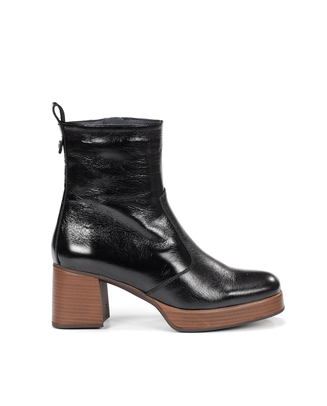 Imagem 0 de Botins Fabricados em Pele