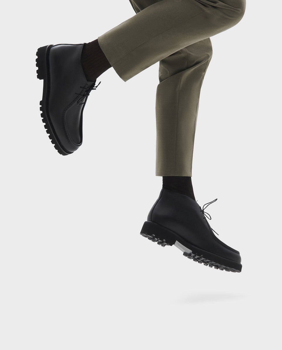 Botins Wallabee de Pele com Sola Track Preto-2