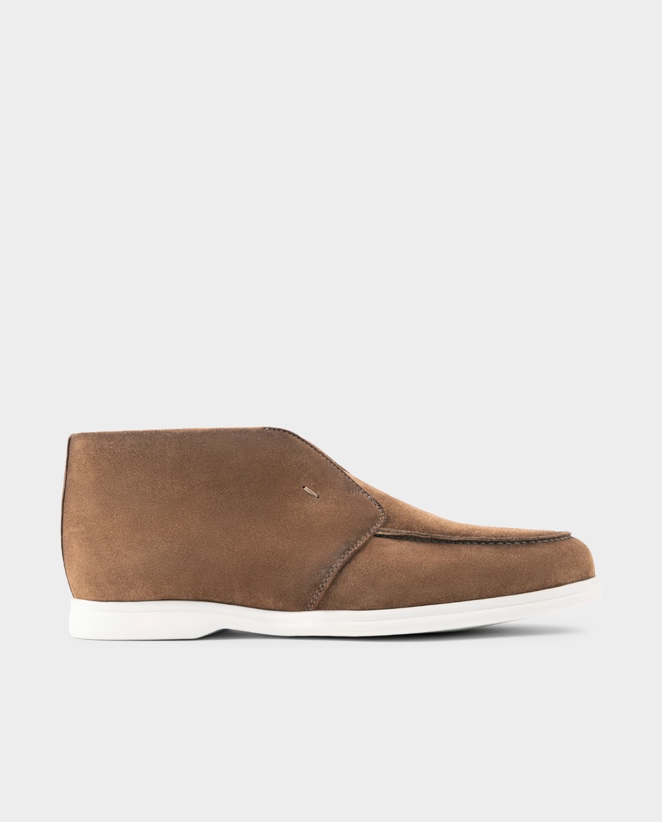 Imagem 0 de Botins de Pele com Sola de Borracha