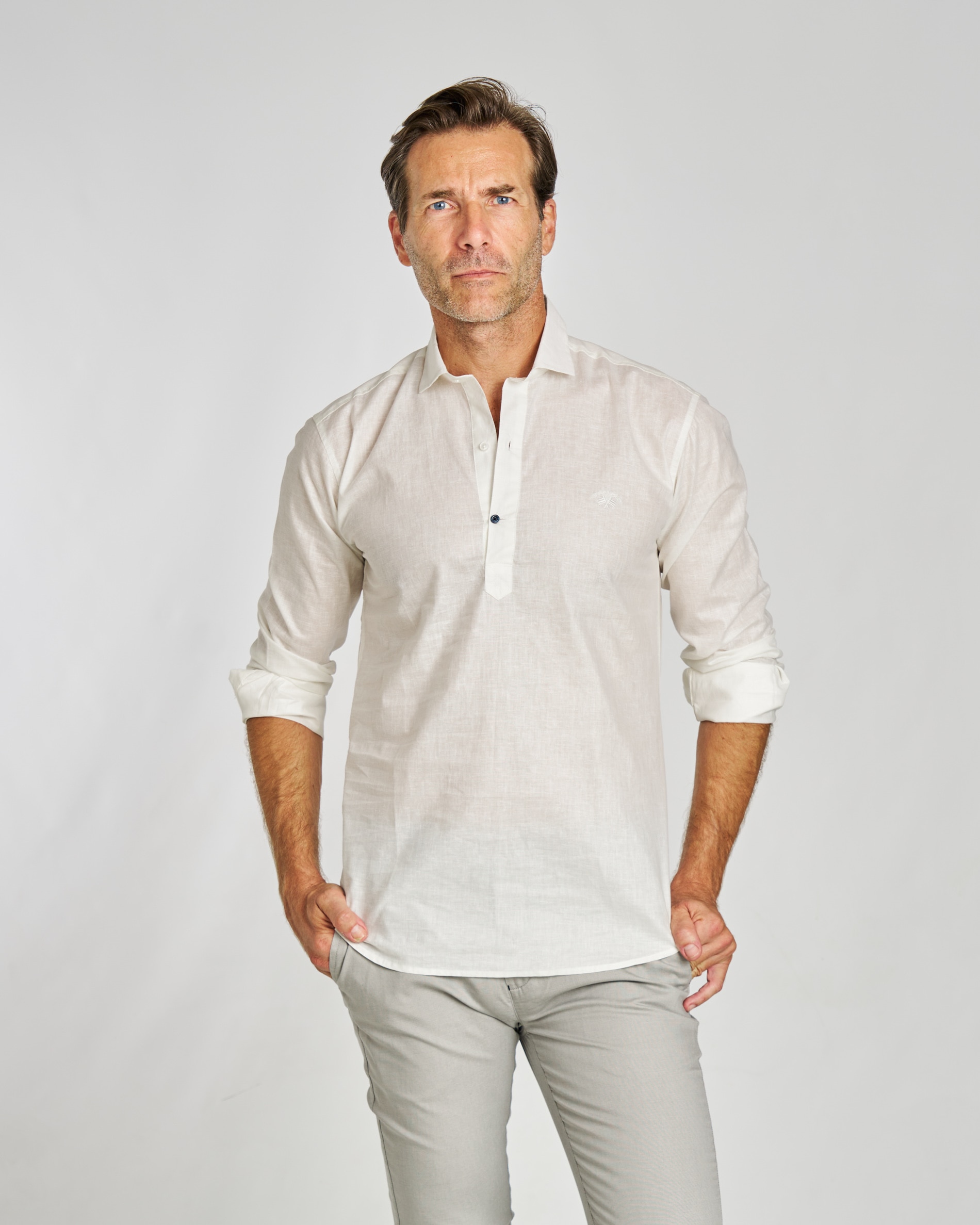 Imagem 0 de Camisa de Linho com Corte Regular Liso em Branco