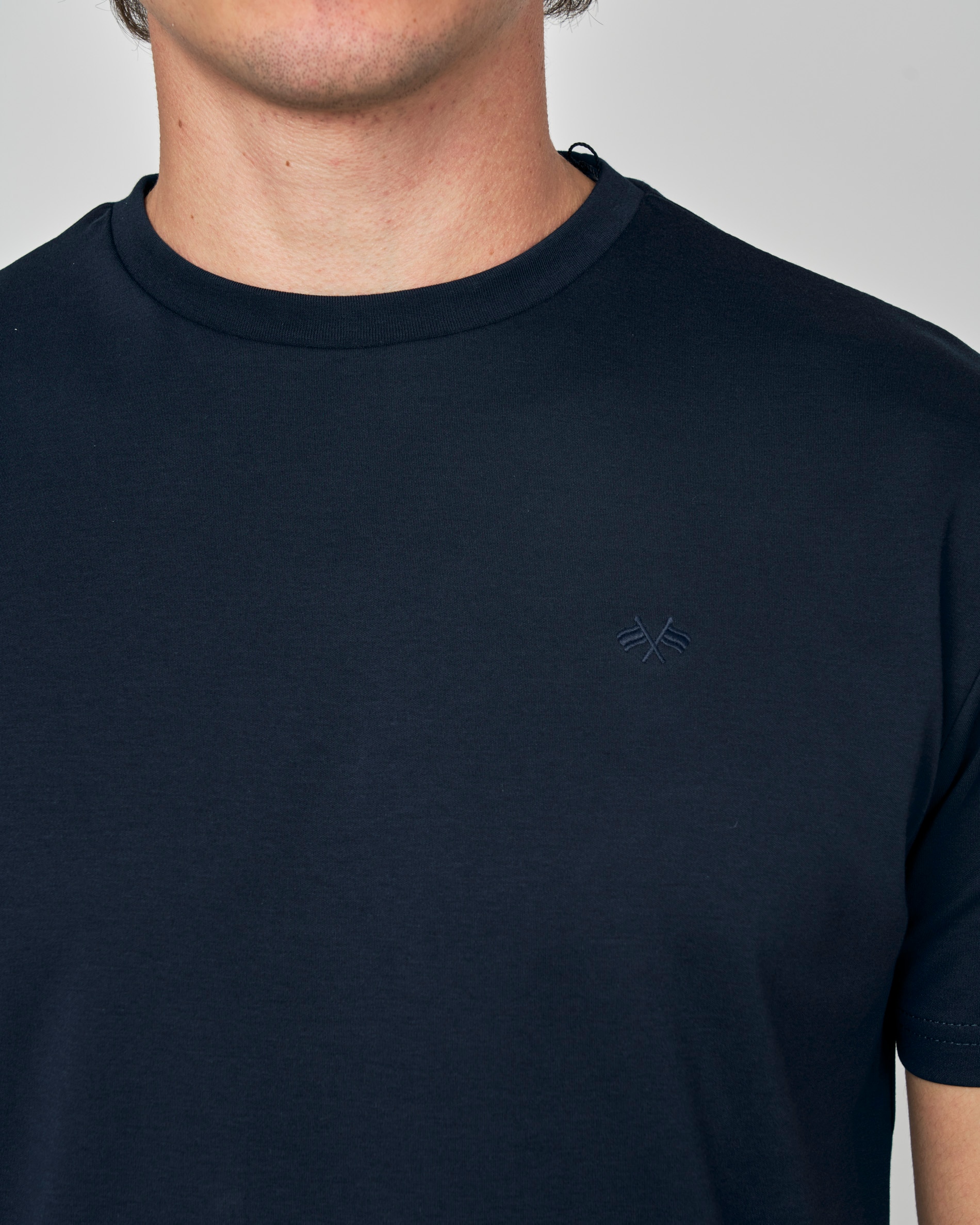 T-shirt com Logo Bandeira em Tom Azul-antracite-2