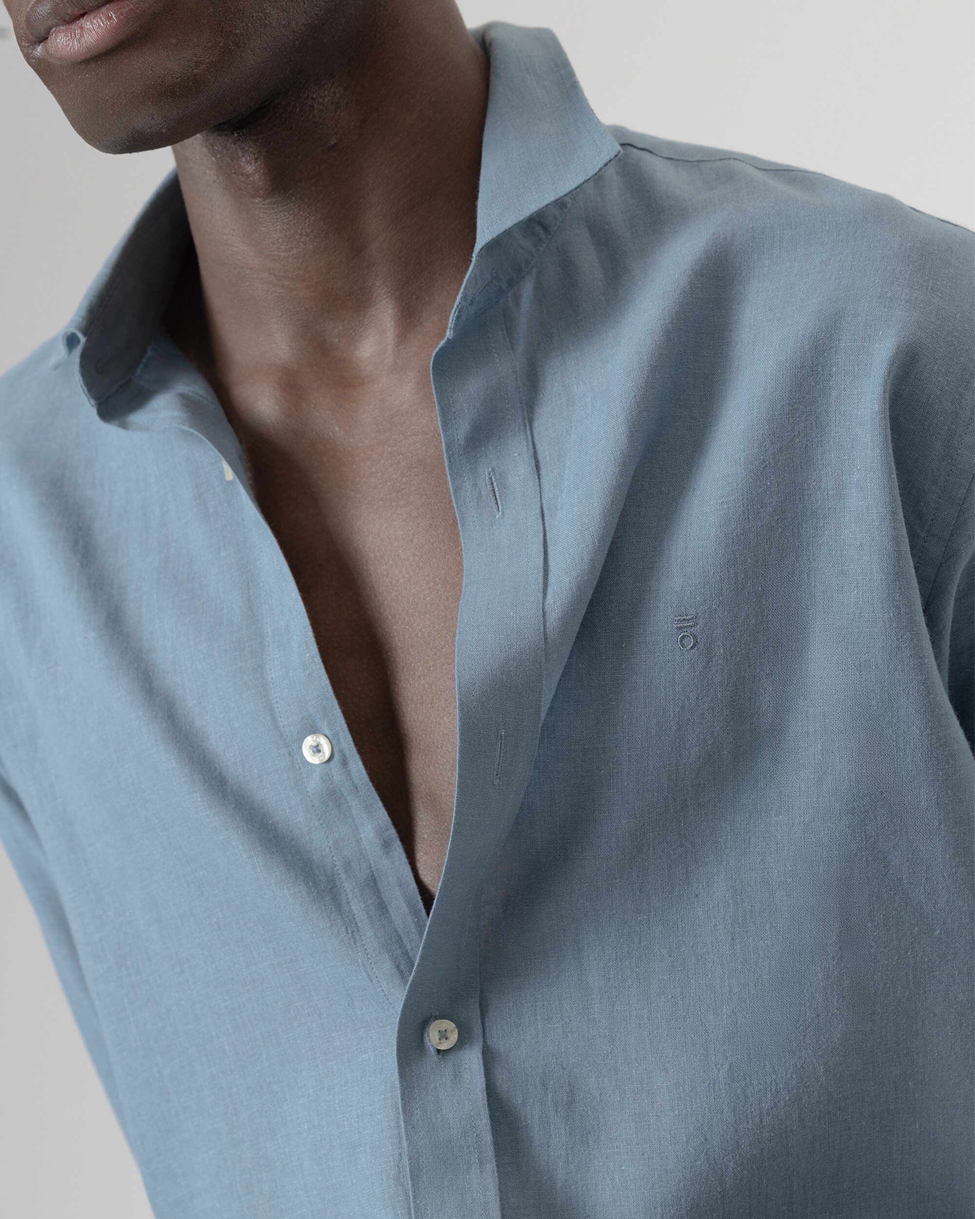 Camisa Lisa em Linho Algodão Azul-porcelana-3