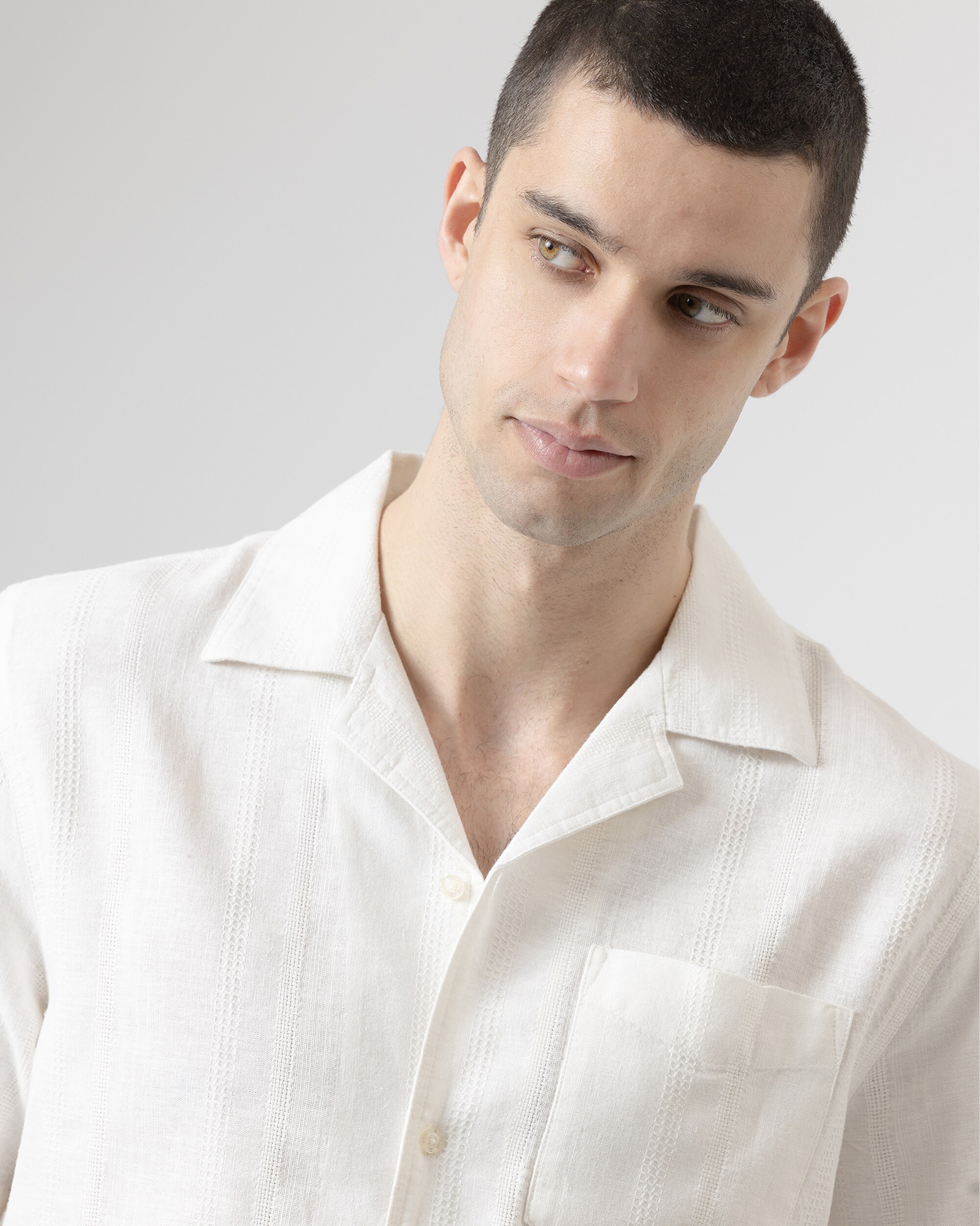 Camisa com Bordados de Manga Curta em Branco Branco-marfim-2