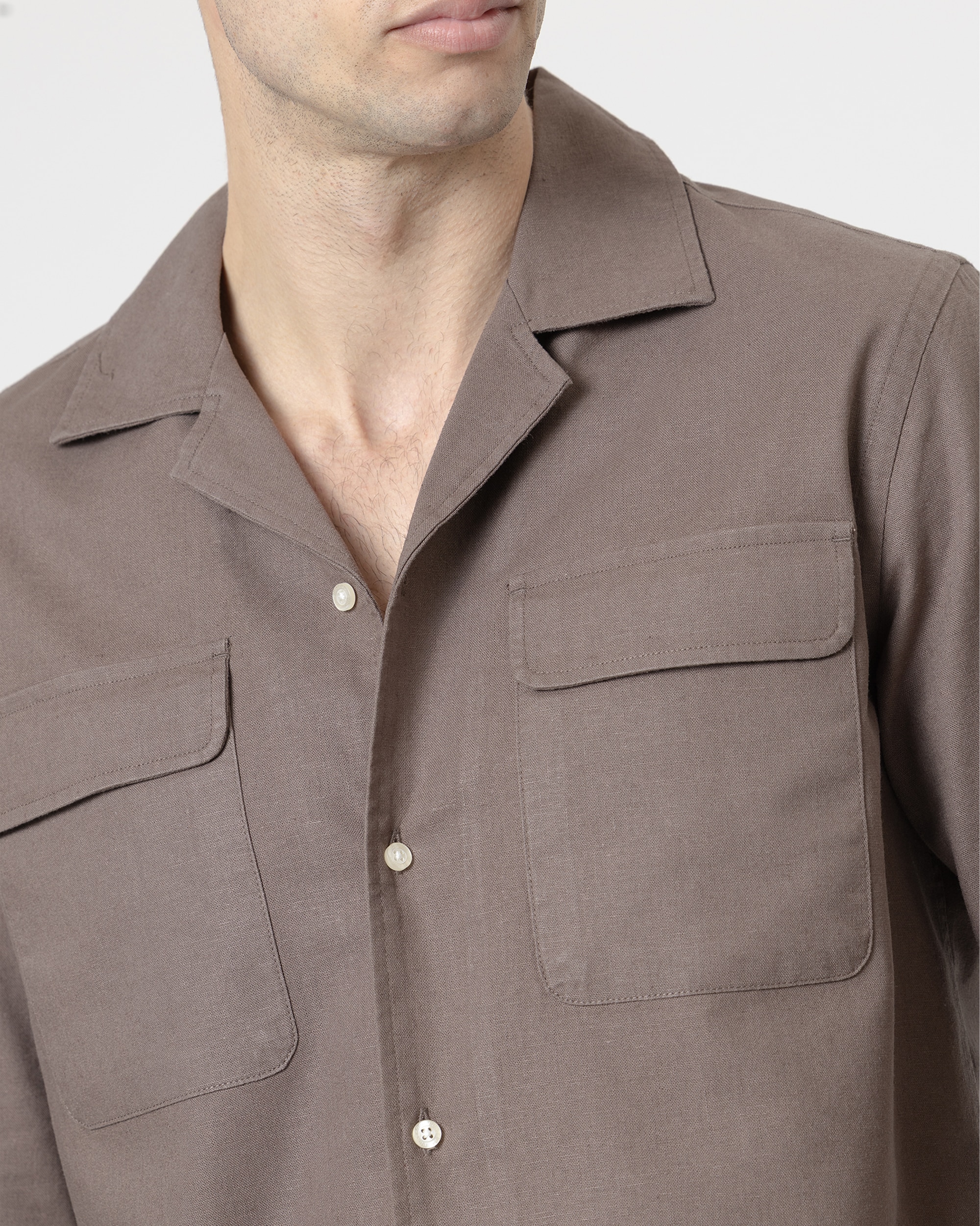 Camisa Set Bolsos Regular Fit em Castanho Castanho-chocolate-3