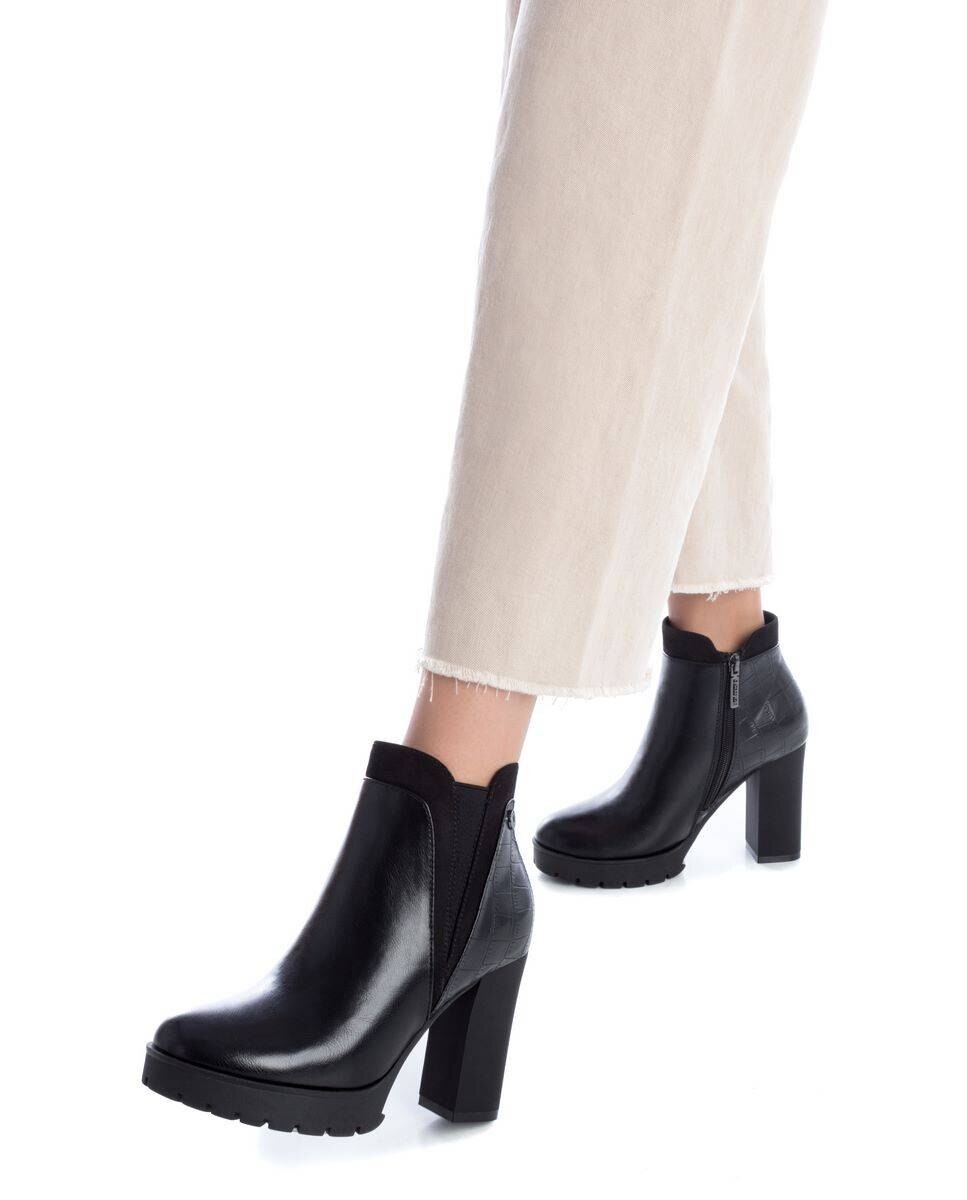 Botins com Fecho Zip e Sola de Borracha Preto-2