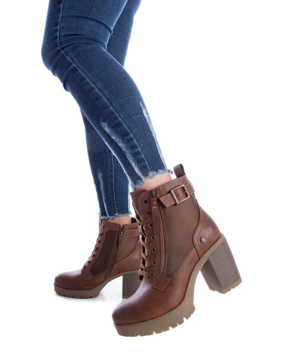 Botins com Atacadores e Tacão Alto Camel-2
