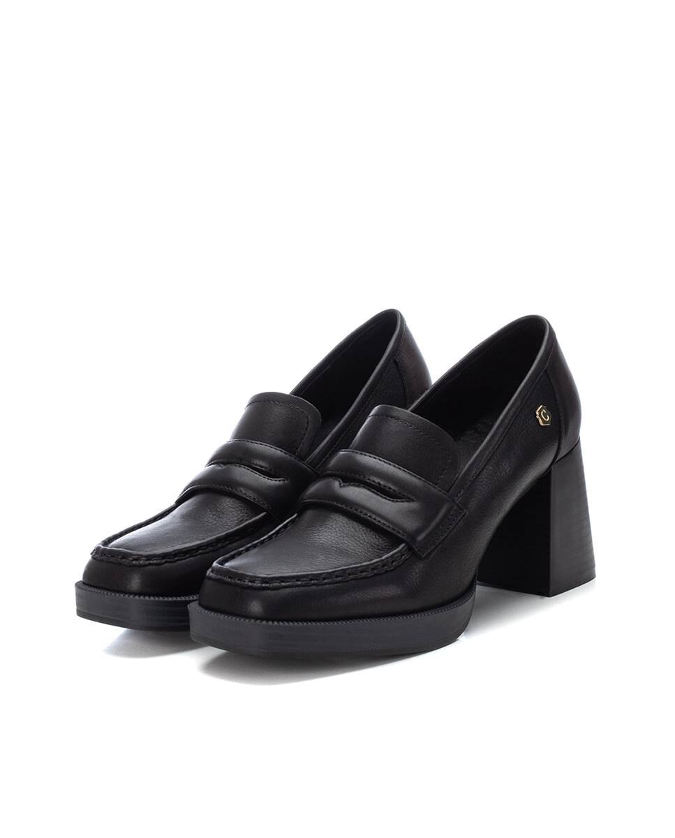 Mocassins com Plataforma de Pele Preto-5