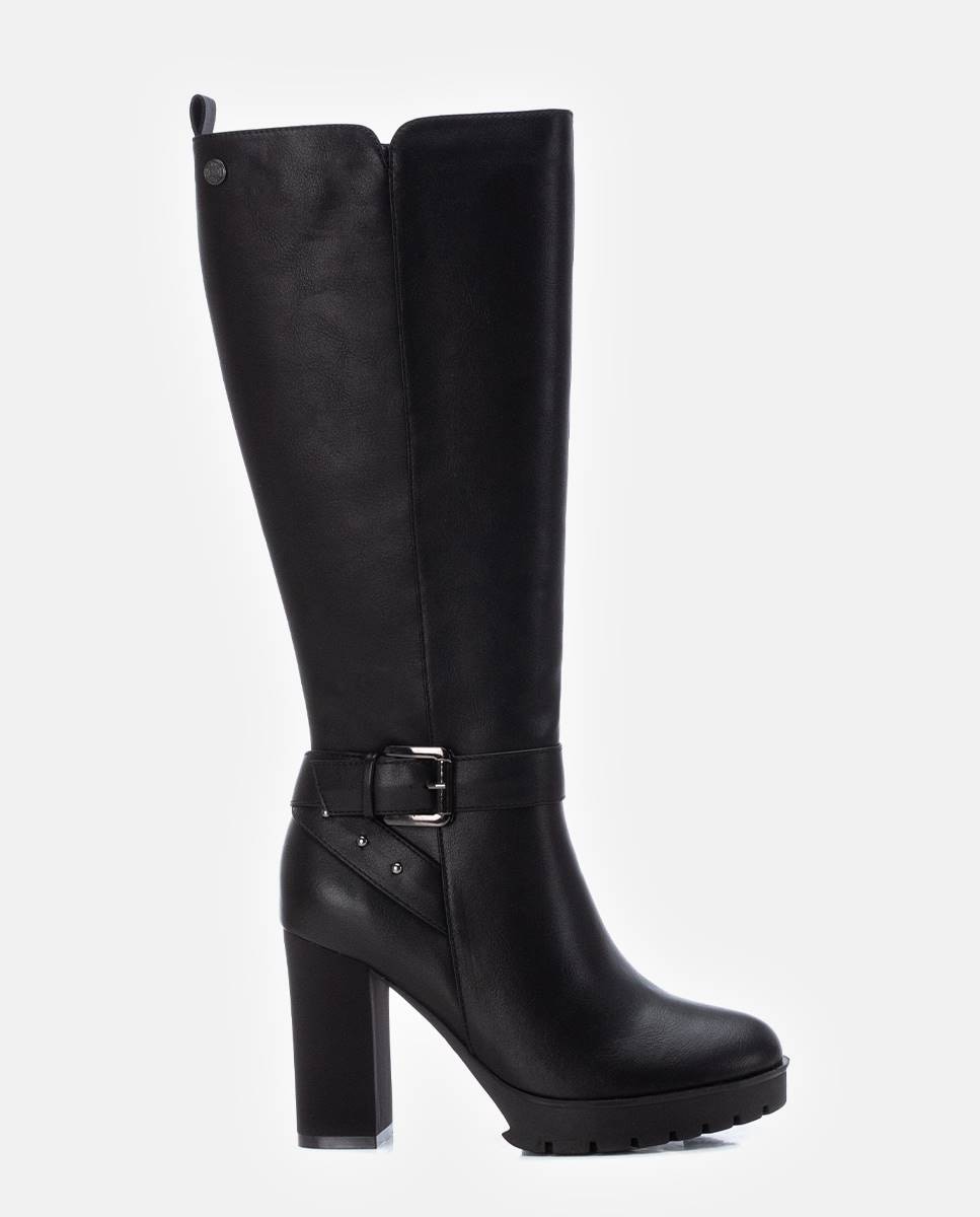 Imagem 0 de Botas em Preto com Fecho Zip