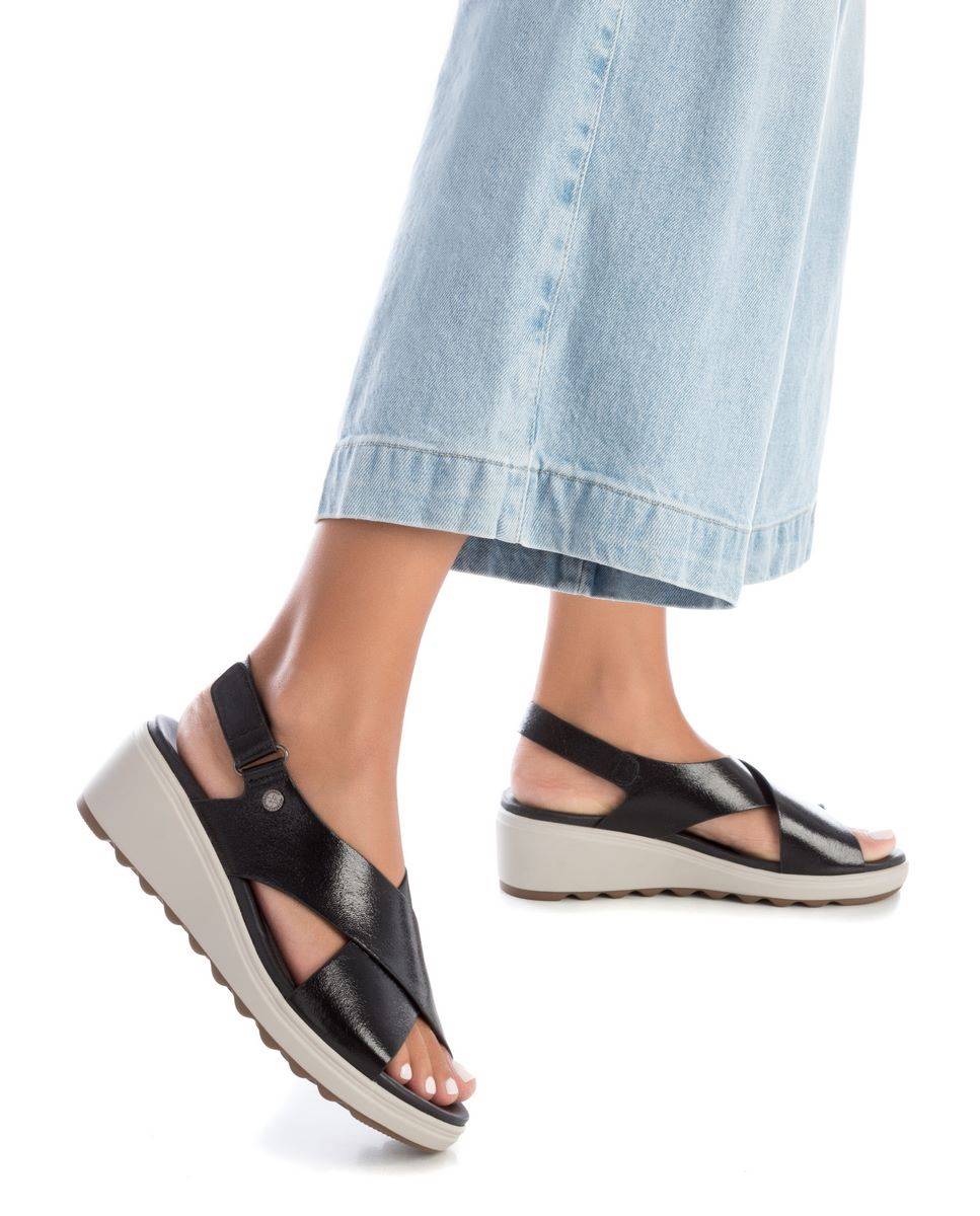 Sandálias de Cunha com Velcro Preto-2