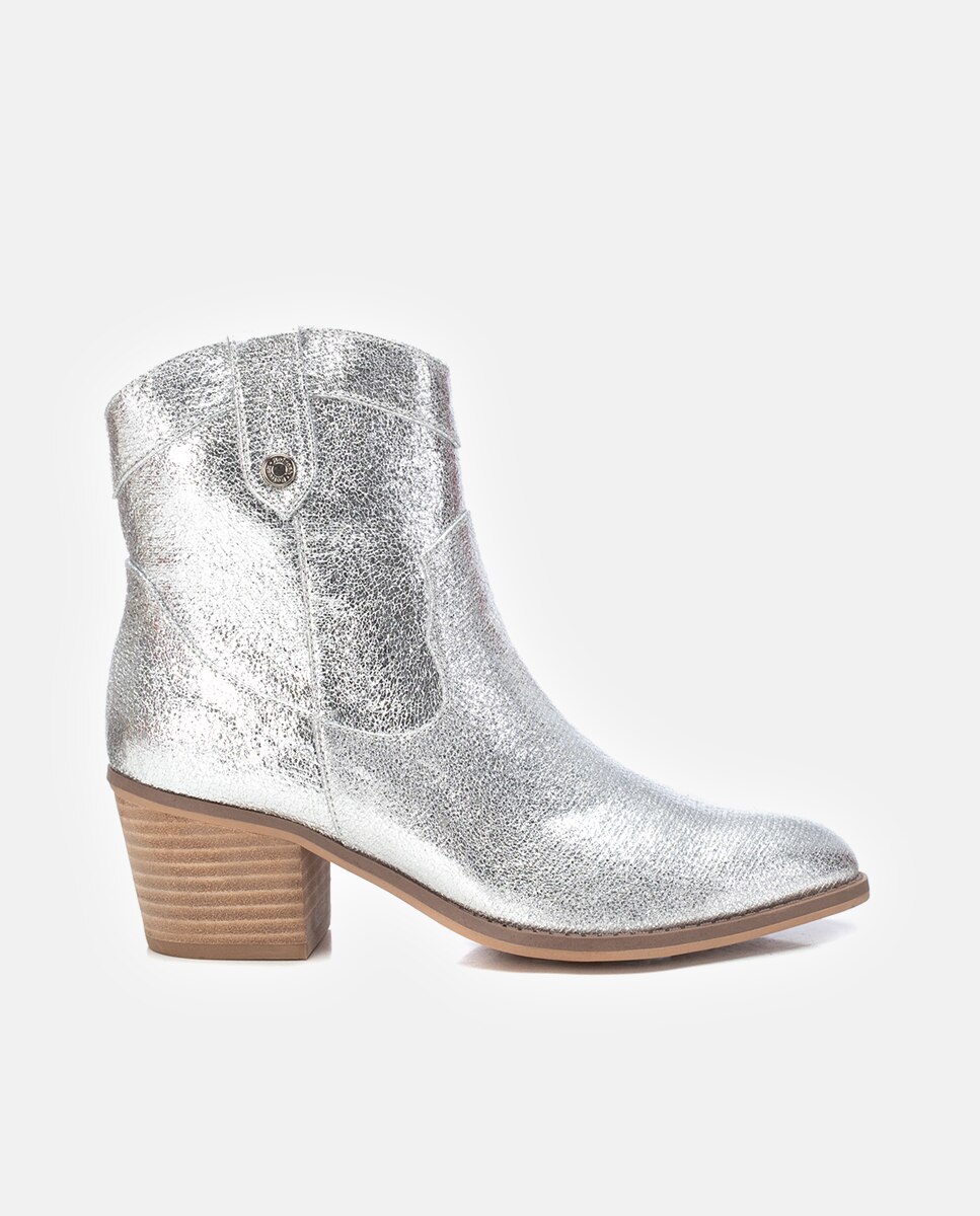 Imagem 0 de Botins Estilo Cowboy com Salto e Fecho Zip Lateral