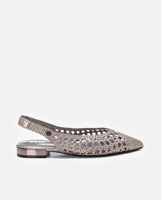 Imagem 0 de Sapatos Rasos com o Calcanhar Aberto e Sola de Borracha