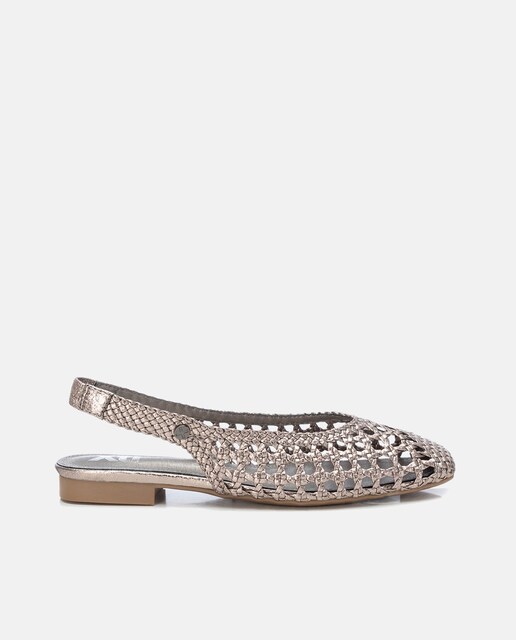 Imagem 0 de Sapatos Rasos com o Calcanhar Aberto e Sola de Borracha