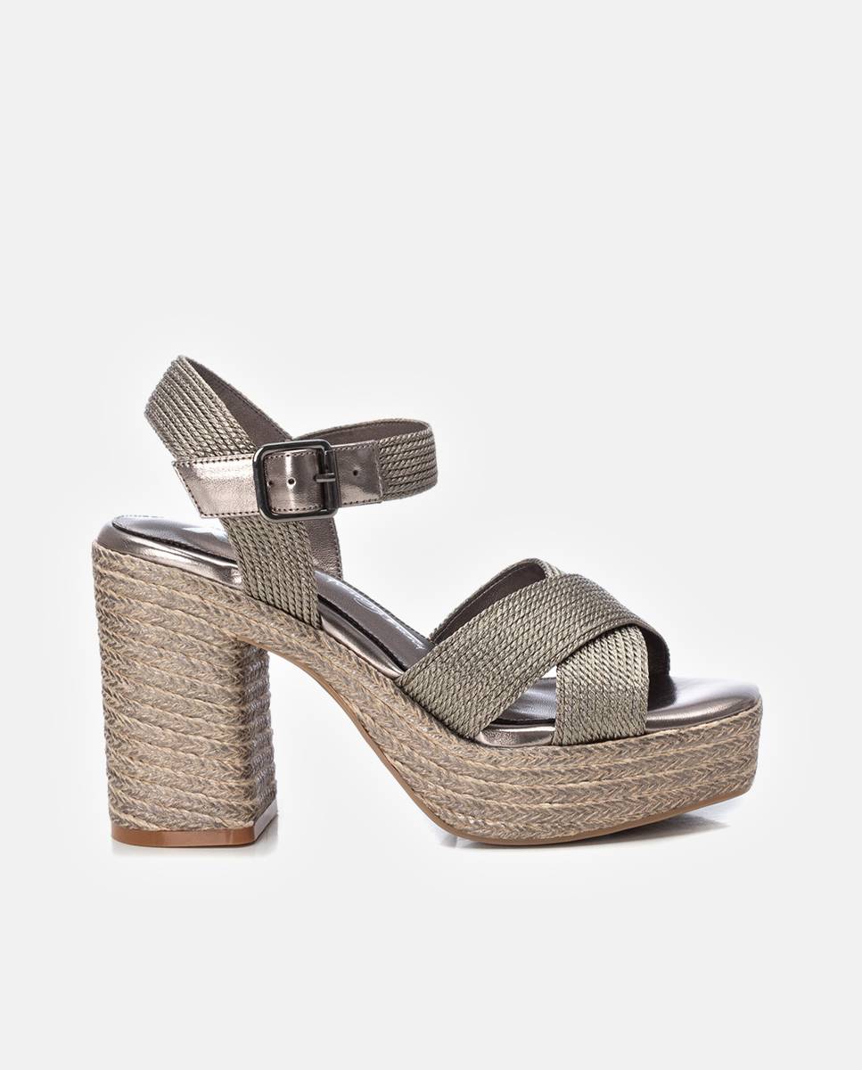 Imagem 0 de Sandálias de Salto com Fecho de Fivela