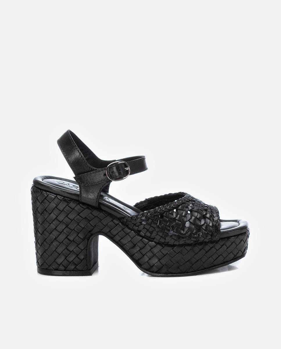 Imagem 0 de Sandálias de Salto em Pele com Fecho de Fivela