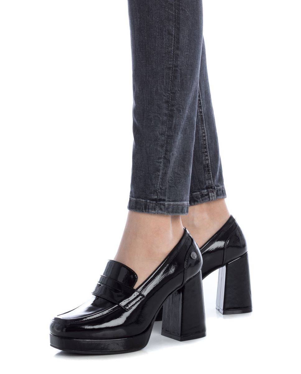 Mocassins de Verniz com Salto Preto-2