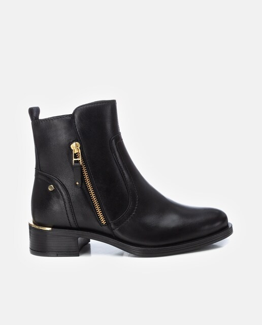 Imagem 0 de Botins de Pele Rasos com Fecho Zip Lateral