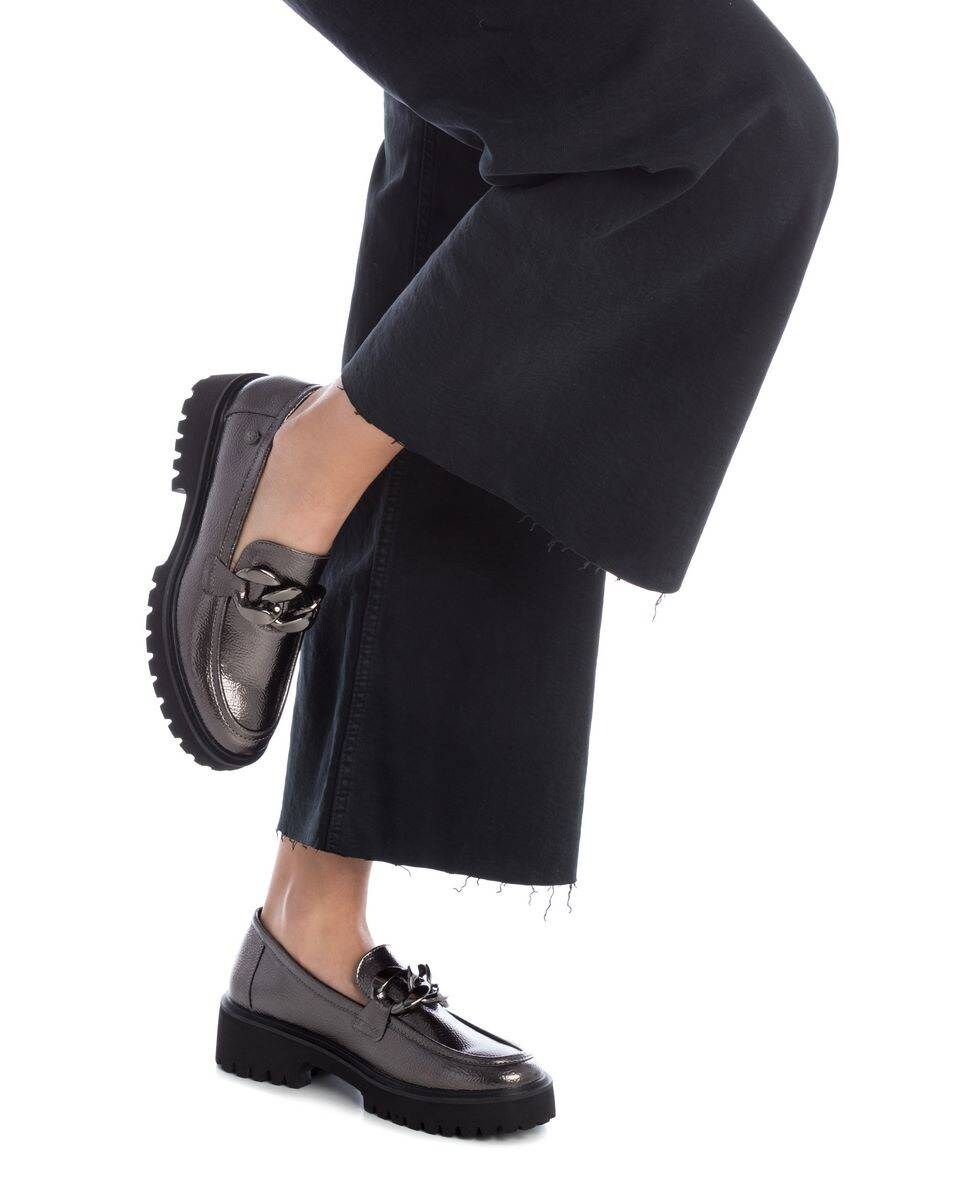 Mocassins de Verniz com Corrente Decorativa Cinzento-2