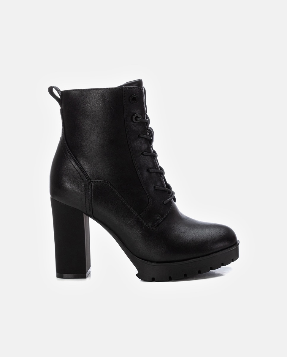 Imagem 0 de Botins com Fecho Zip e Sola de Borracha