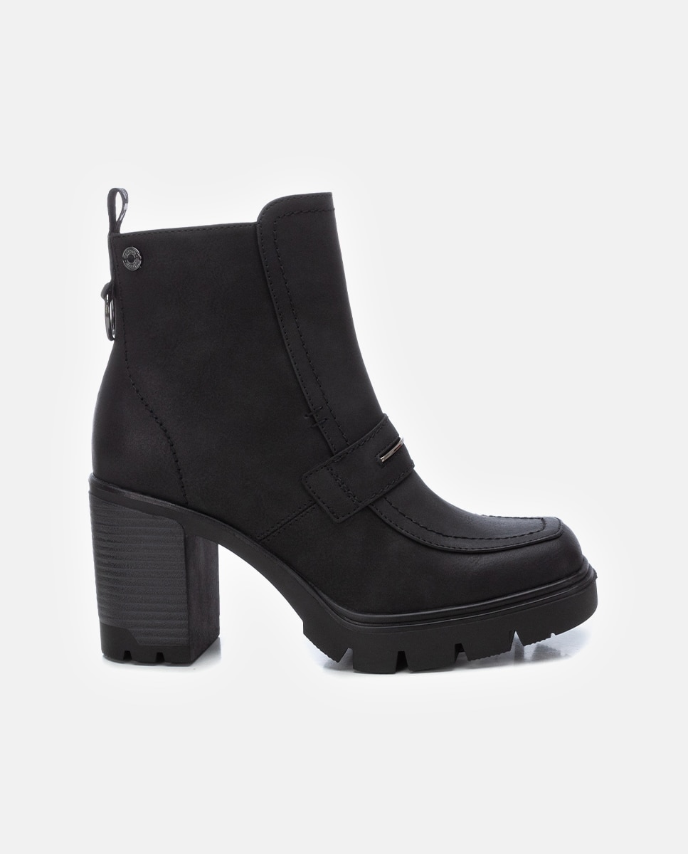 Imagem 0 de Botins com Fecho Zip e Sola de Borracha