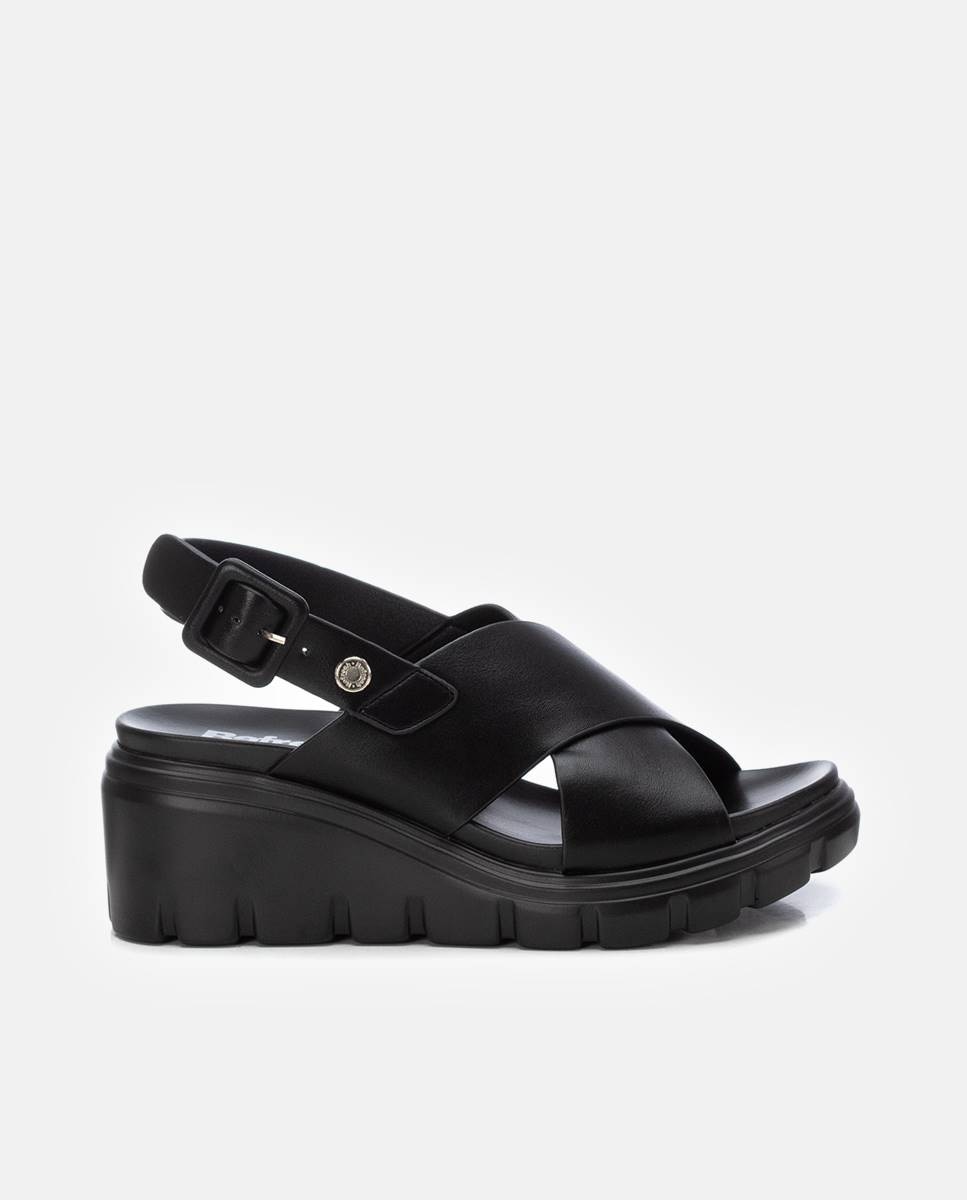 Imagem 0 de Sandálias com Cunha e Fecho de Fivela