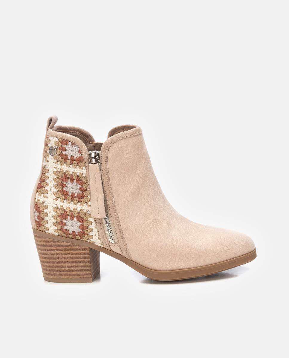 Imagem 0 de Botins com Salto e Fecho Zip Lateral
