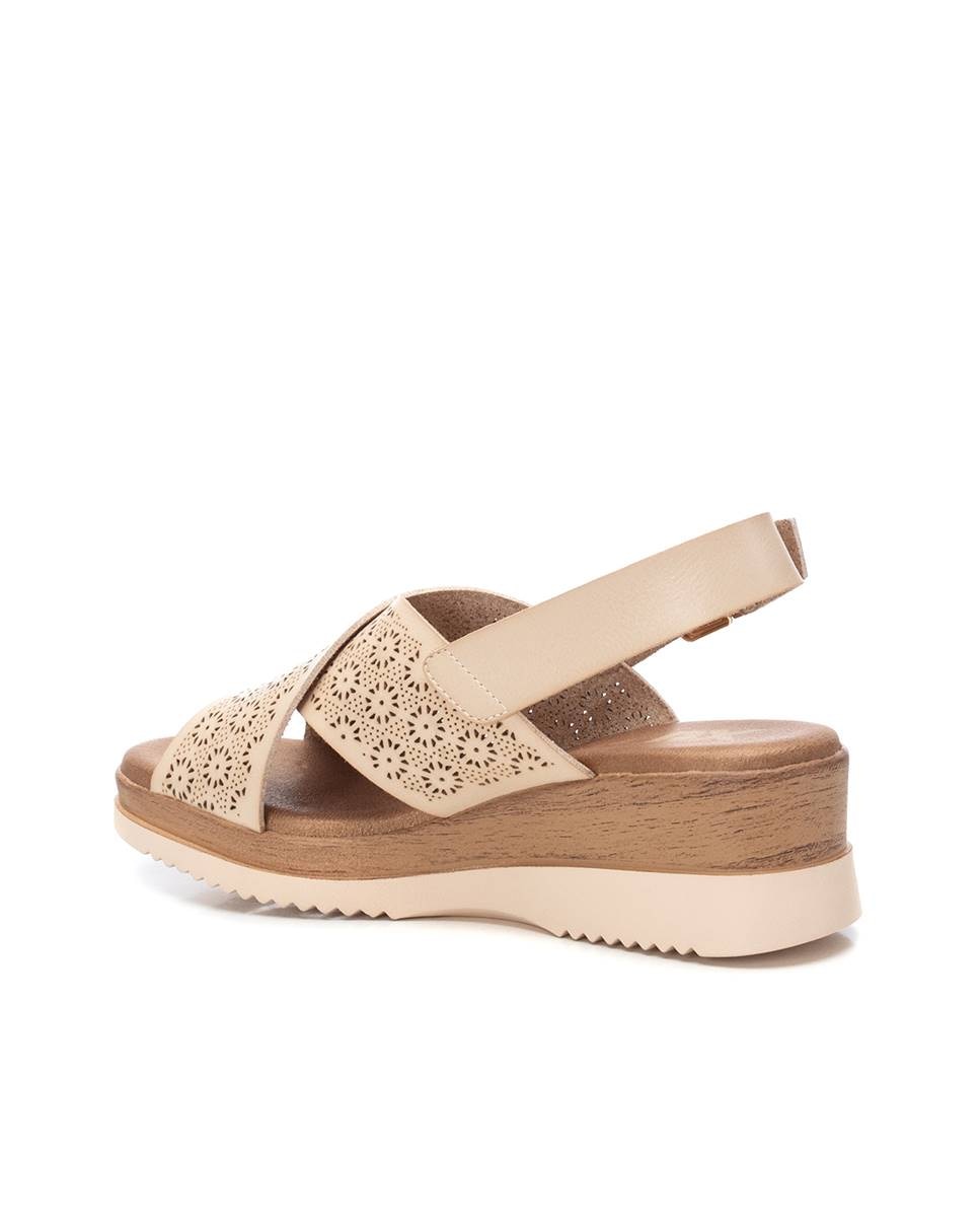 Sandálias de Cunha com Fecho de Fivela Bege-4