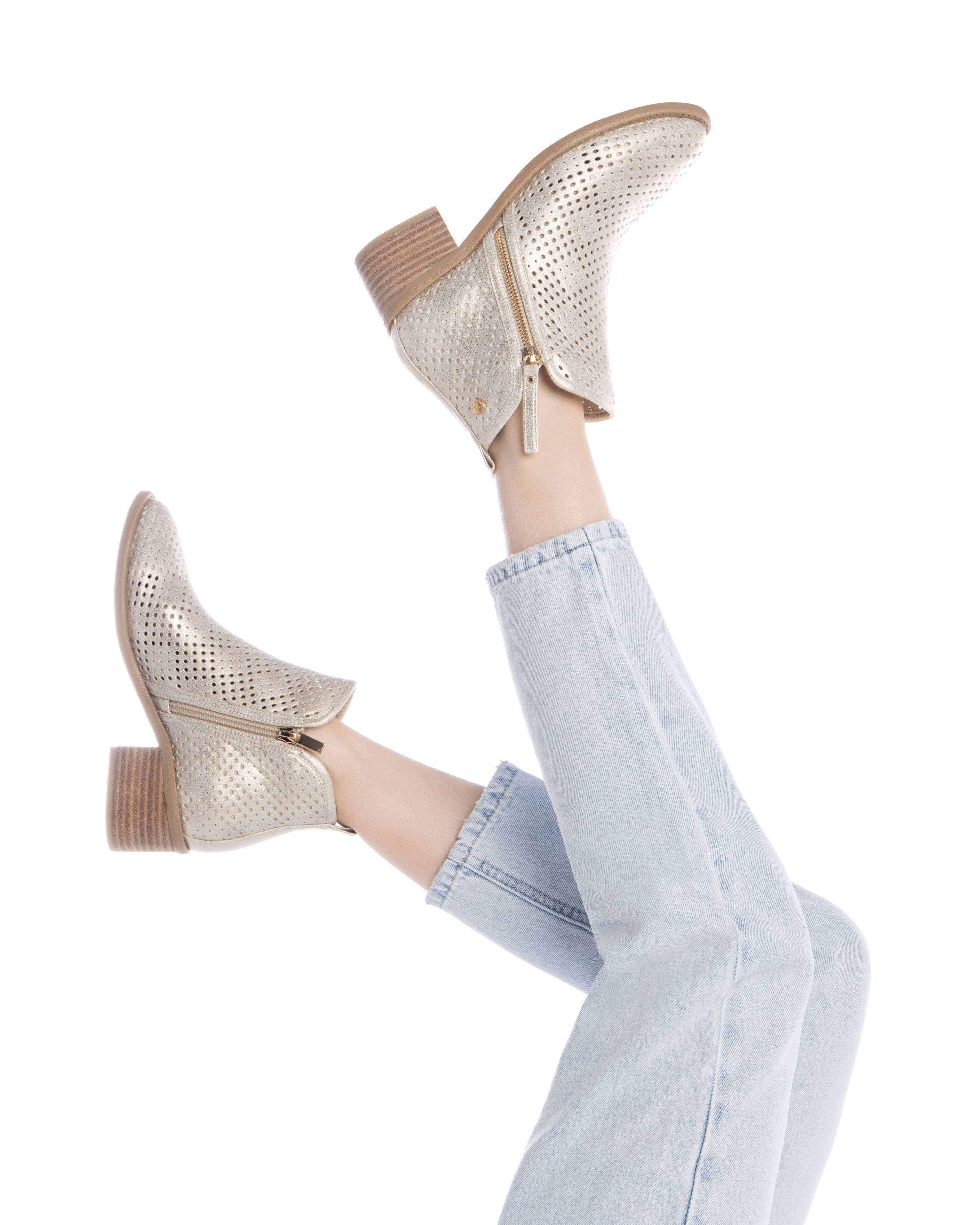 Botins com Salto e Fecho Zip Ouro-2