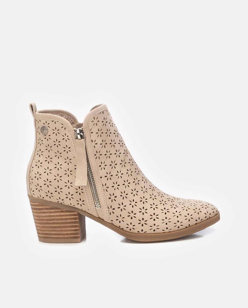 Botins com Salto e Fecho Zip Lateral Bege-1