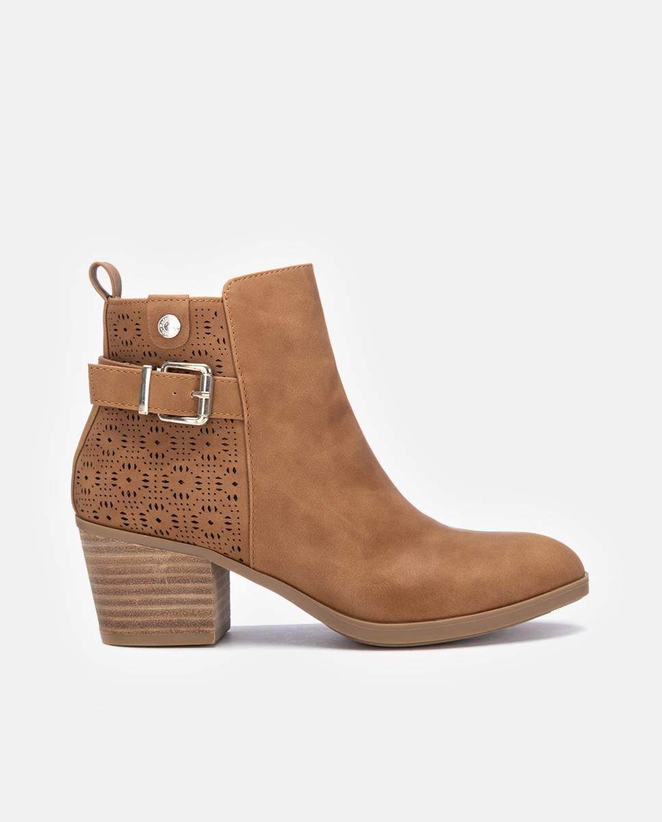 Imagem 0 de Botins com Salto e Fecho Zip Lateral