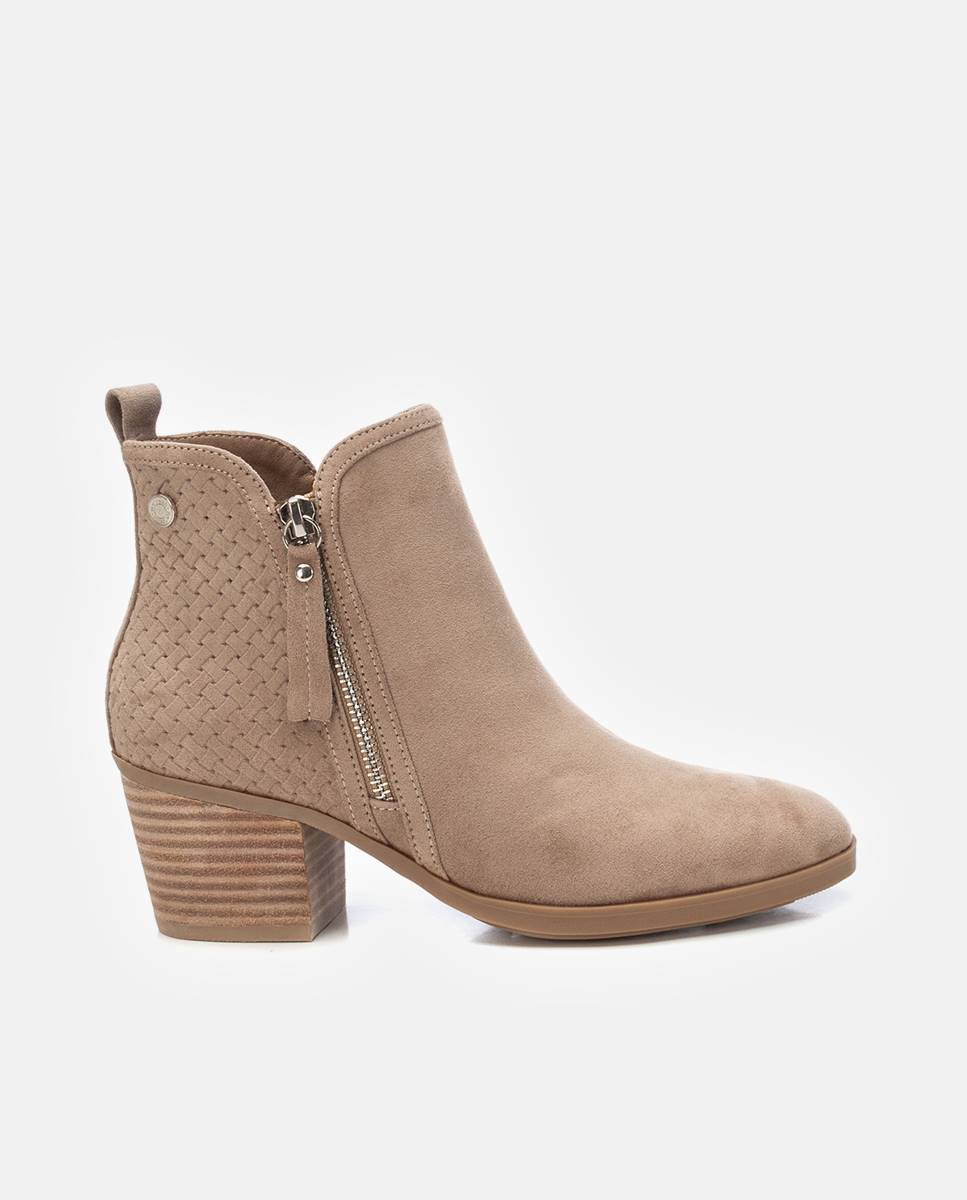 Imagem 0 de Botins com Salto e Fecho Zip Lateral