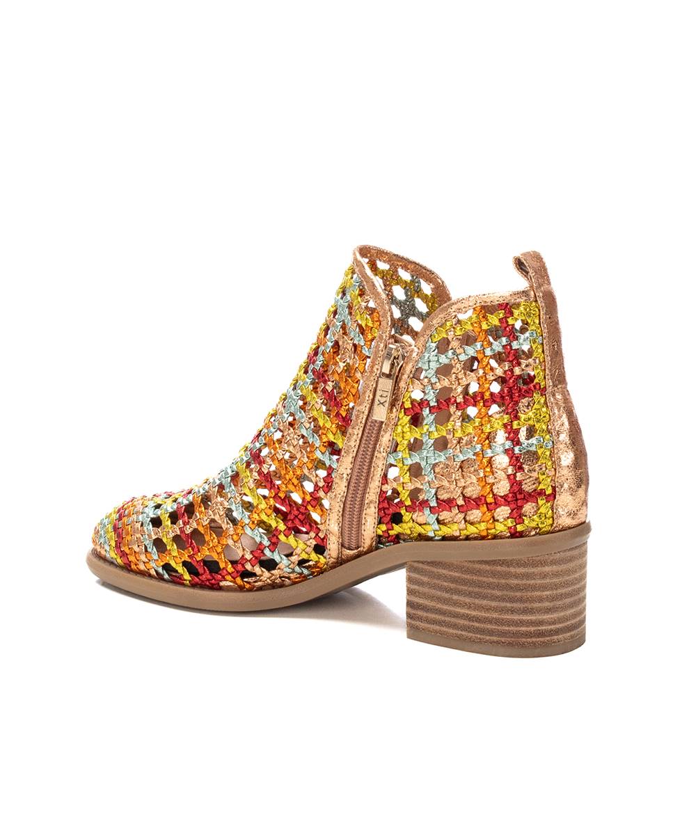 Botins com Salto e Fecho Zip Dourado-4